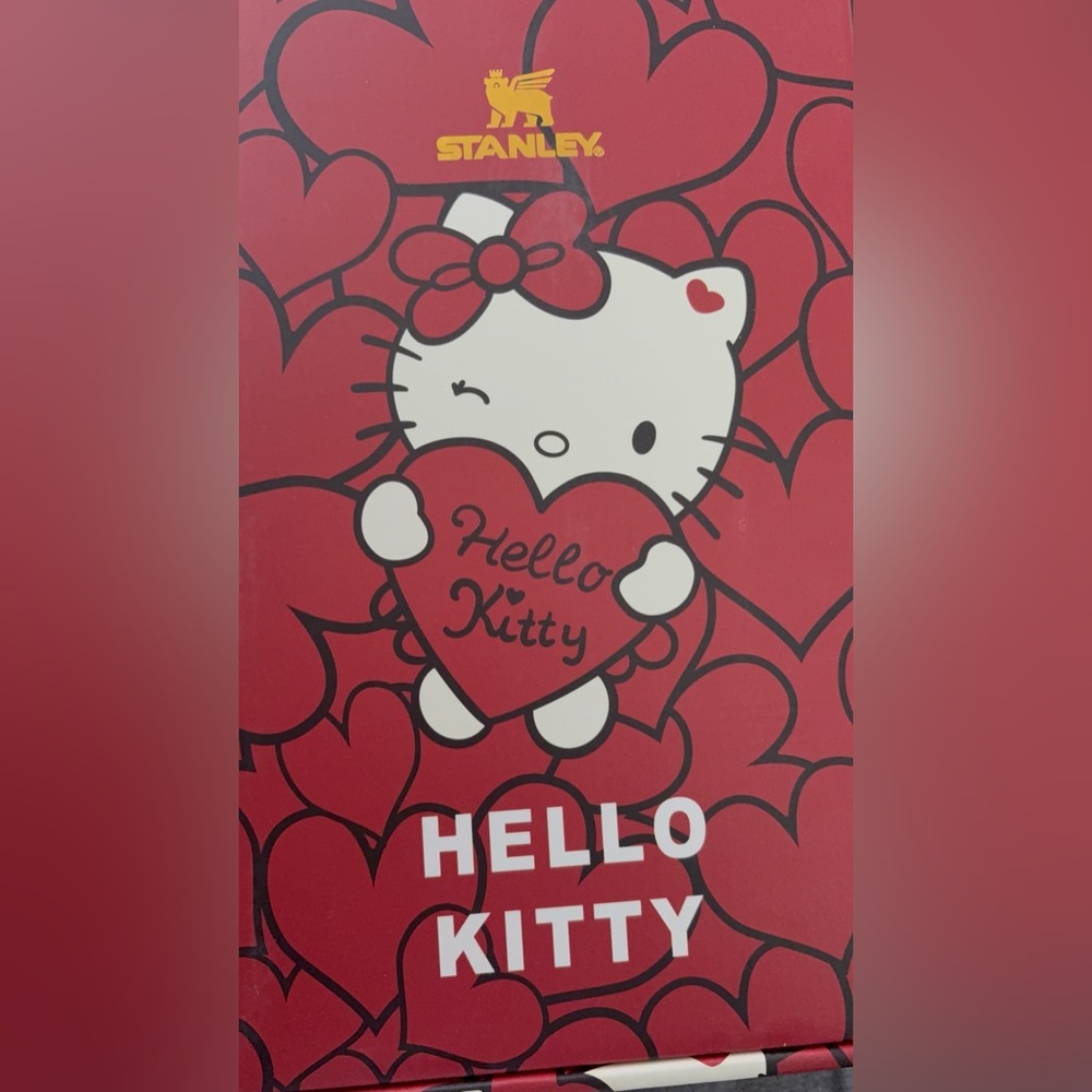Stanley x Hello Kitty The FlowState Quencher H2.0 40oz (1.18L) tumbler.